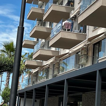 D&D Hotel Shëngjin エクステリア 写真