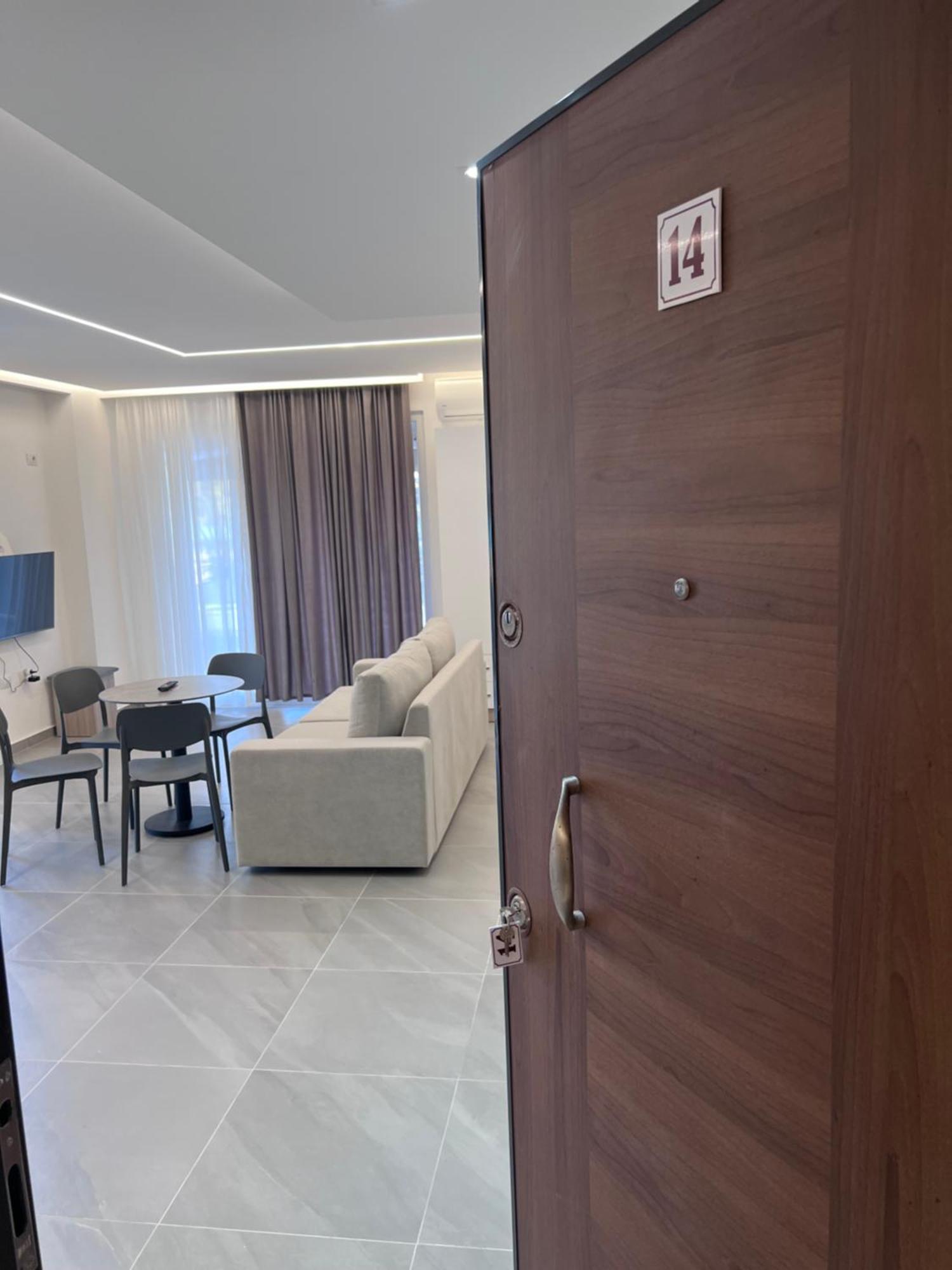 D&D Hotel Shëngjin エクステリア 写真